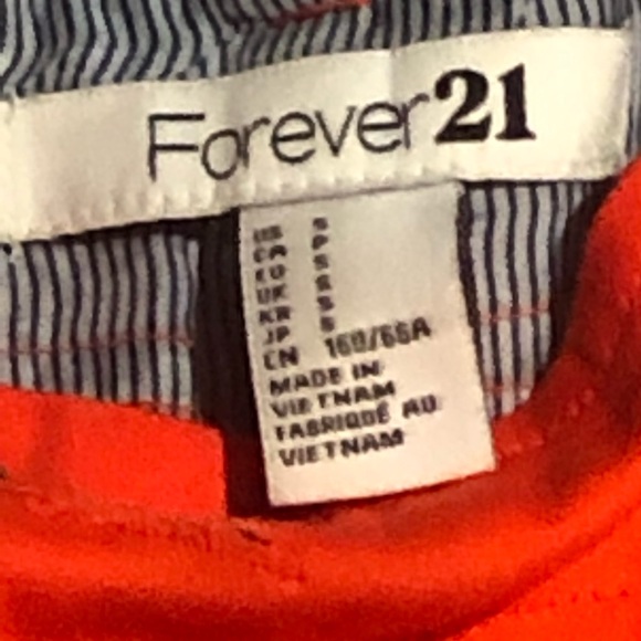 NWOT FOREVER 21 size small red shorts - Picture 2 of 3